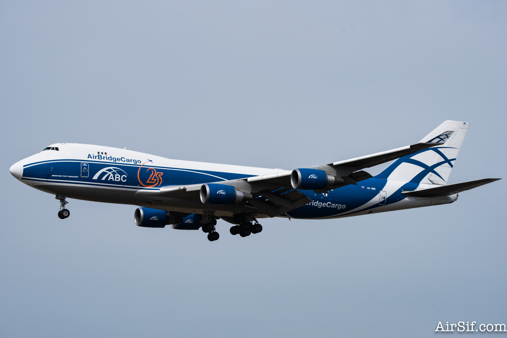 Fragtflyet VP-BIM er en Boeing 747 - den originale jumbojet.
