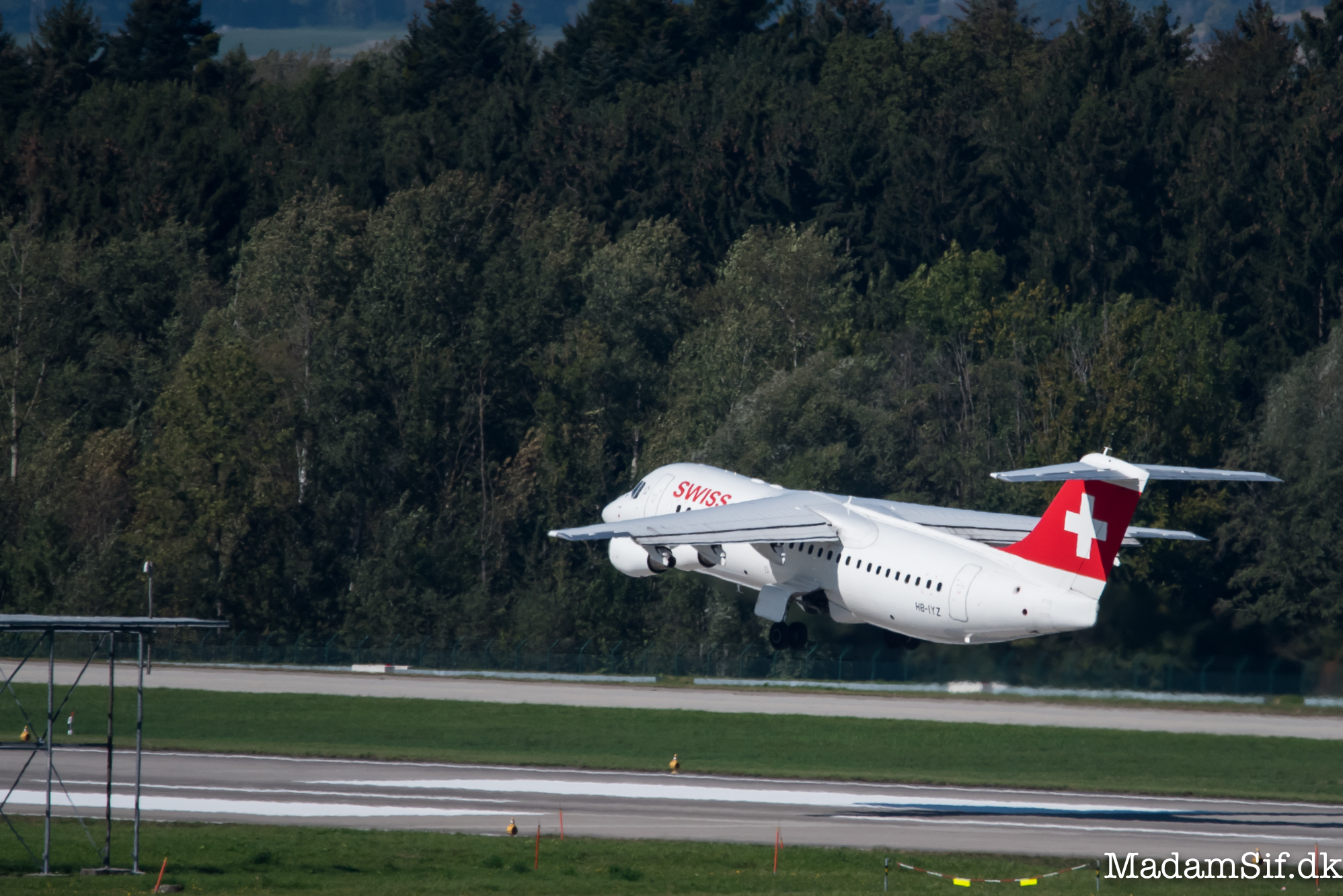 Avro RJ100 har en lillebitte hale.